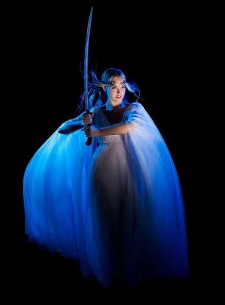 Elven flicka med svärd — Stockfoto