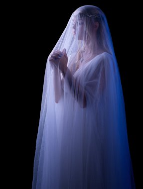 Genç kız izole dua