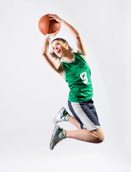 Jovem jogador de basquete menina — Fotografia de Stock