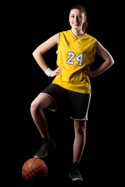 Jovem jogador de basquete menina — Fotografia de Stock