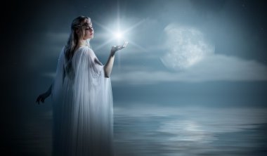 Star deniz kıyısında kızla genç Elf