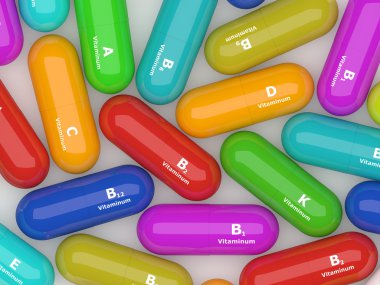 Masanın üzerinde yatan vitaminler ile renkli hapları