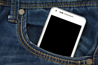 siyah perde ile cebinde cep telefonu. ekran üzerinde odaklanma. 