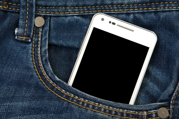 Téléphone portable dans la poche avec écran noir. se concentrer sur l'écran . — Photo