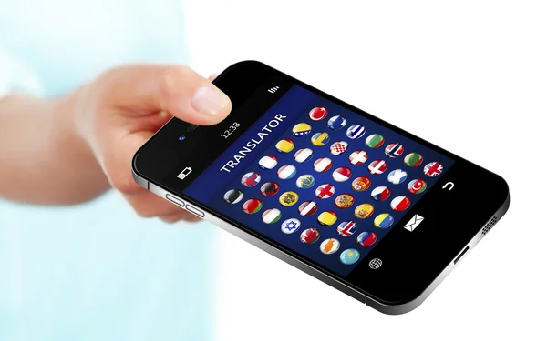 Mão segurando telefone celular com aplicativo tradutor de idioma o — Fotografia de Stock
