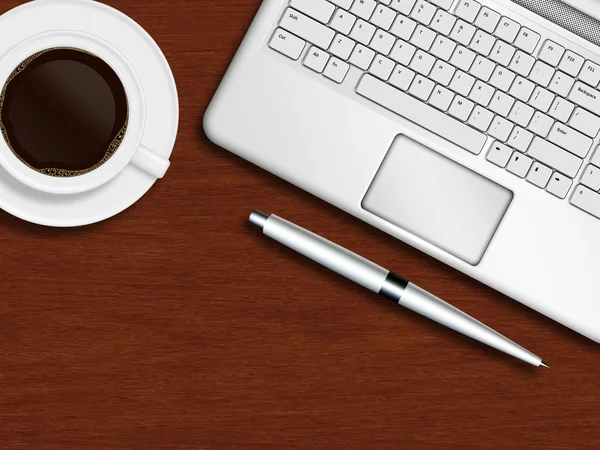 Laptop toetsenbord, pen en kopje koffie op houten bureau — Stockfoto