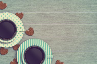 Kahve bardağı ahşap masa üzerinde birkaç