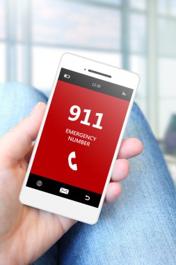 el ile acil numara 911'i cep telefonu tutarak