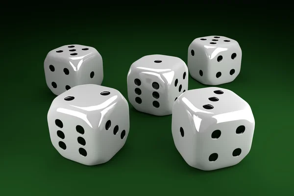 Five kocka, hazudik a zöld asztalnál Stock Kép