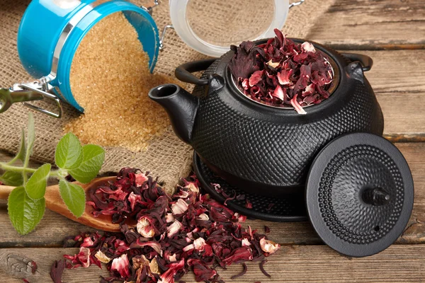 Black teapot, hibiscus tea — Stock Photo, Image