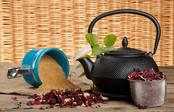 Černá konvice, ibišek čaj — Stock fotografie