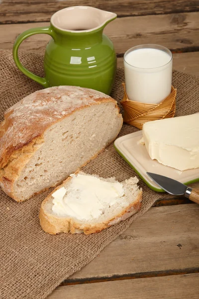 Pan y mantequilla frescos —  Fotos de Stock