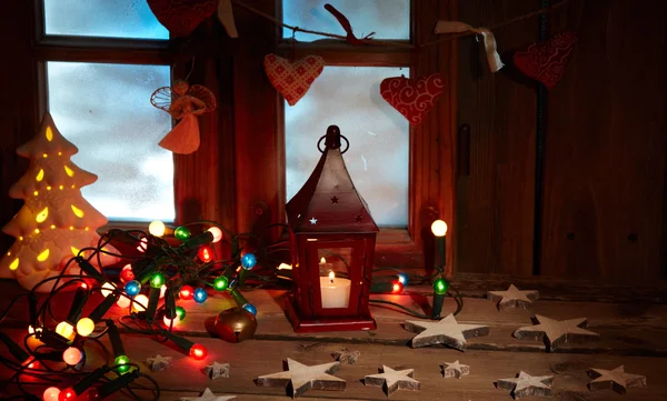 Vitre givrée avec décoration de Noël — Photo