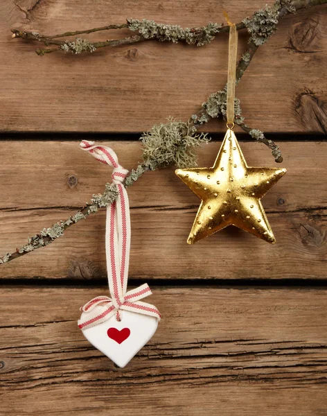 Decoración de Navidad sobre fondo de madera Imágenes de stock libres de derechos