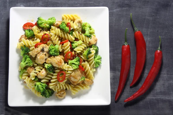 Pasta with chicken, broccoli and hot paprika — Stock Photo, Image