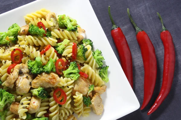 Pasta with chicken, broccoli and hot paprika — Stock Photo, Image