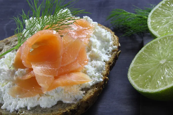 Bread with cottage cheese and smoked salmon Royalty Free Stock Photos