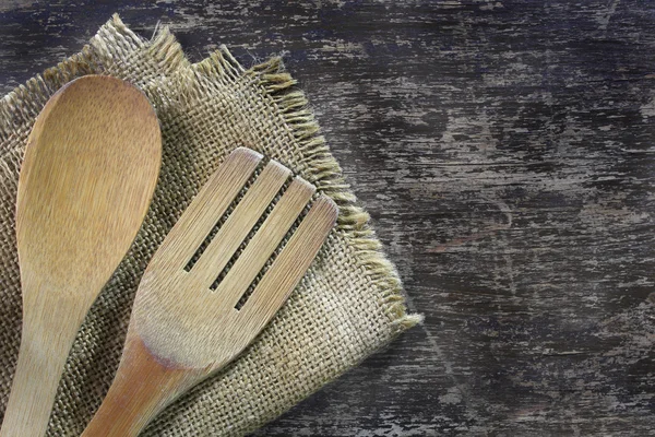 木制餐具厨具上旧木板 — 图库照片