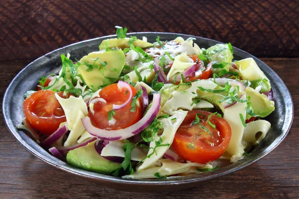 Salad with avocado, cheese, tomato and red onion — Stock Photo, Image