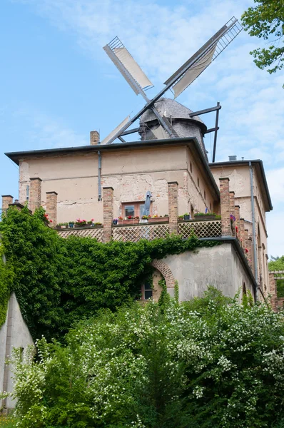 Oude houten windmolen — Stockfoto