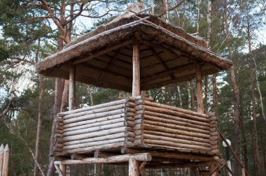 Ahşap gözetleme kulesi