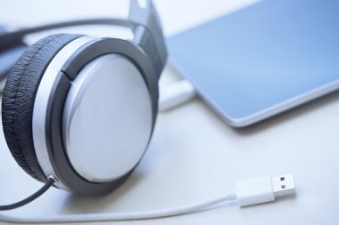 Kulaklık dijital tablet ve Usb kablosu