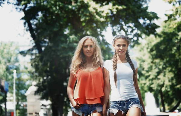 Two Girlfriends Going City Street — Stock Photo, Image