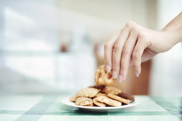 Tomando galletas — Foto de Stock