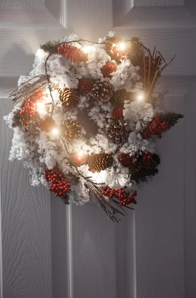 크리스마스 화 환 및 빛 — 스톡 사진