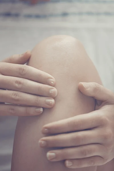 Massage des jambes. Gros plan — Photo
