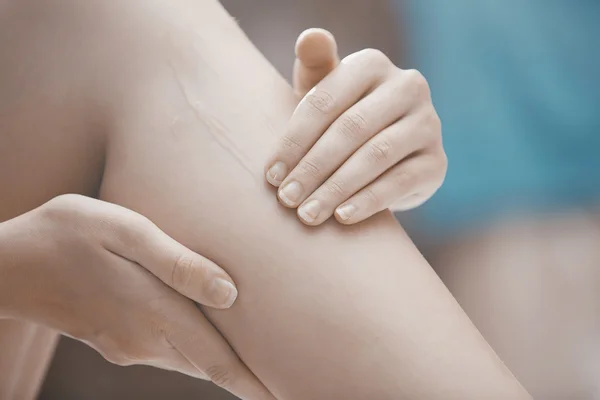 Massagem da perna. Vista do close-up — Fotografia de Stock