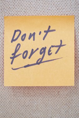 Bir etikel üzerinde yazılı unutmayın