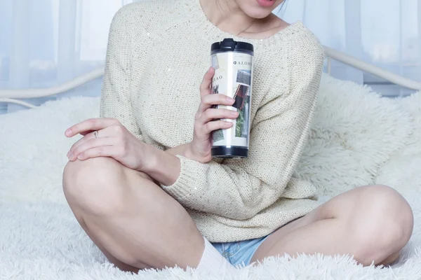 Thermos mug in hands attractive girl — Stock Photo, Image