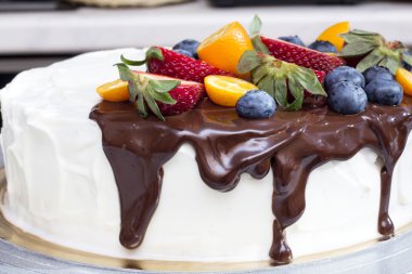 Berry kremalı pasta