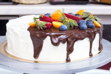 Berry kremalı pasta