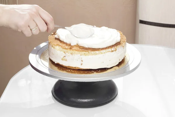 Kucharz do smarowania krem na ciasto — Zdjęcie stockowe