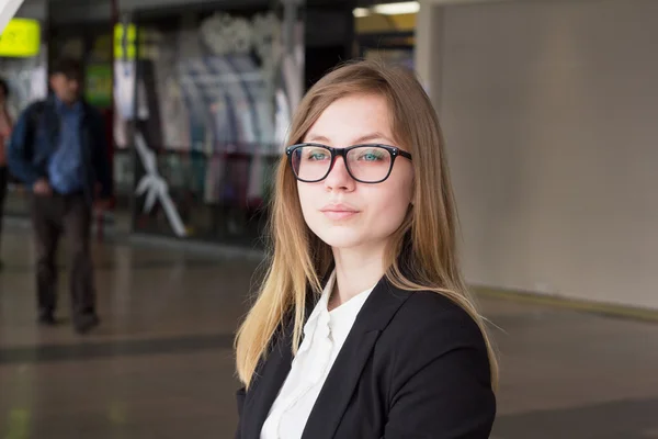 Portrait of a young business woman with glasses — Stock Photo, Image