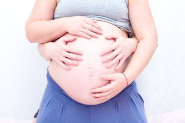 ebeveyn eller karın üzerinde