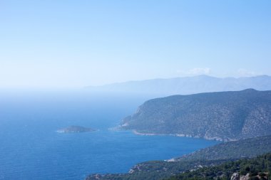 mavi deniz ve dağlar