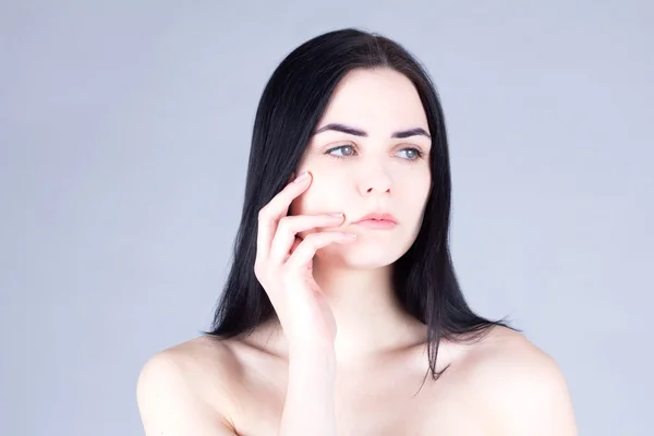 Rosto de beleza de mulher com cabelo escuro — Fotografia de Stock