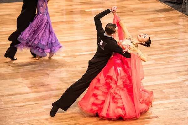 Competitors dancing slow waltz or tango — Stock Photo, Image