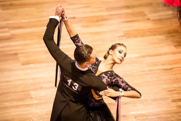 Competitors dancing slow waltz or tango — Stock Photo, Image