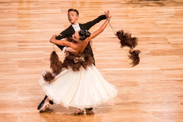 Competitors dancing slow waltz or tango — Stock Photo, Image