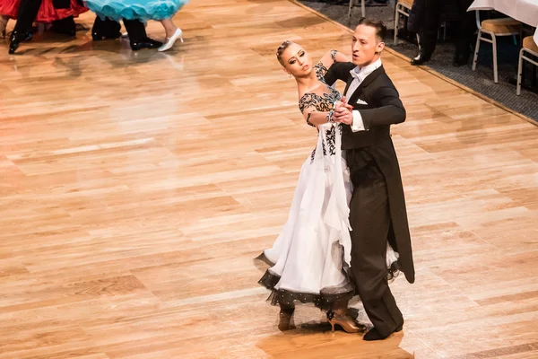 Competitors dancing slow waltz or tango — Stock Photo, Image