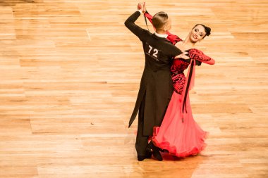 Yavaş vals dans rakip