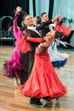 Yavaş vals dans rakip