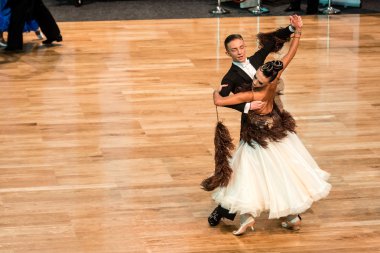 Yavaş vals dans rakip