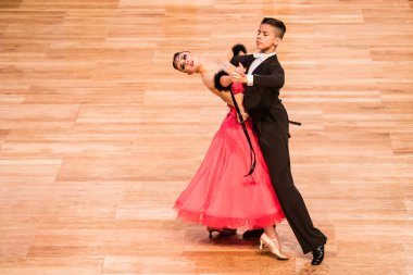 Yavaş vals dans rakip