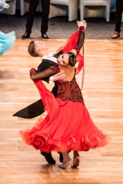 Yavaş vals dans rakip