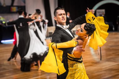 Yavaş vals dans rakip